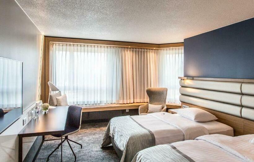 Номер Superior, Mövenpick Hotel Lausanne