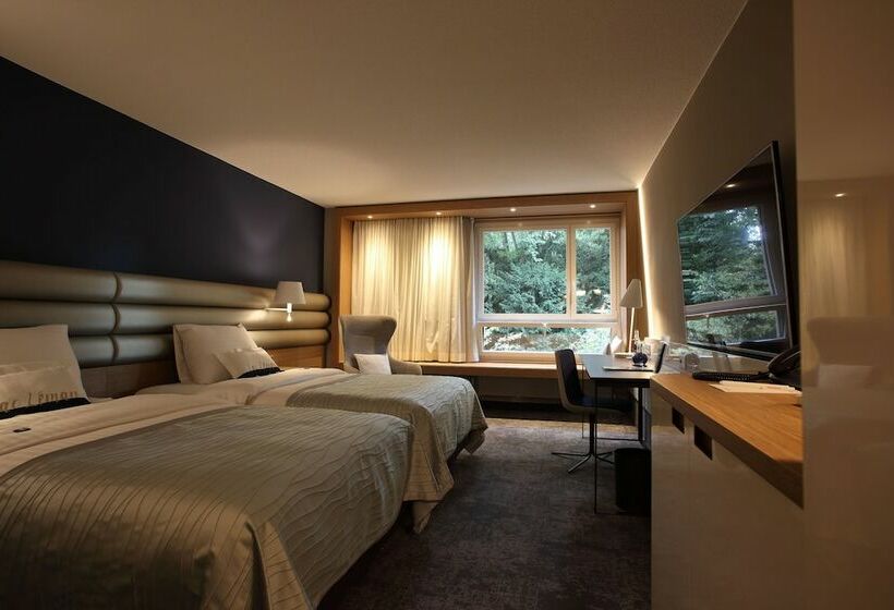 Номер Superior, Mövenpick Hotel Lausanne