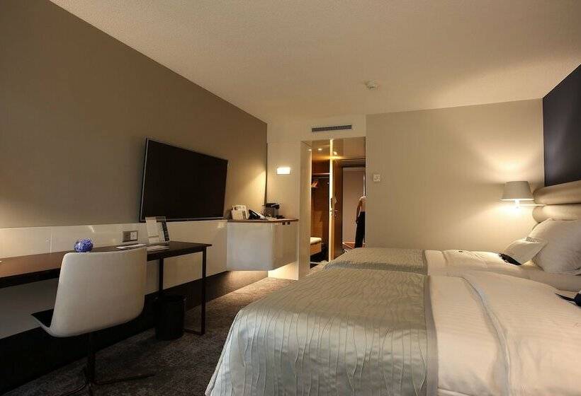 Номер Superior, Mövenpick Hotel Lausanne