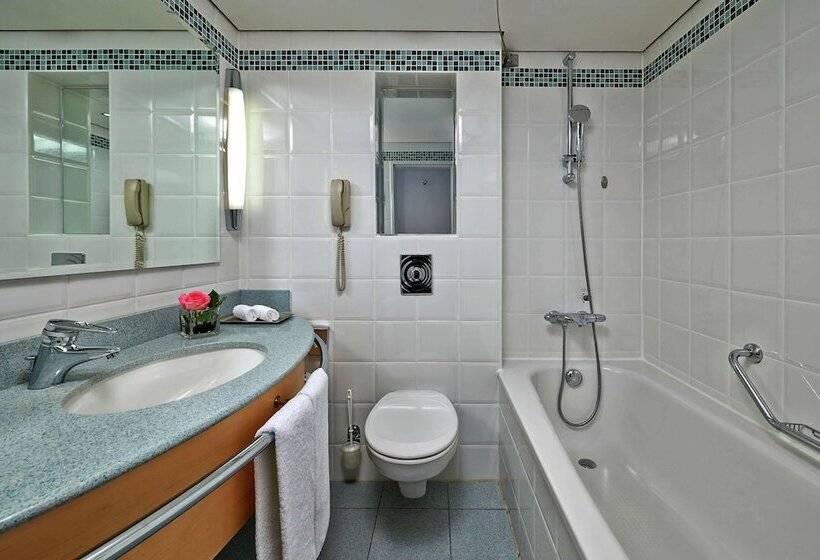 Номер Deluxe, Hilton Dusseldorf
