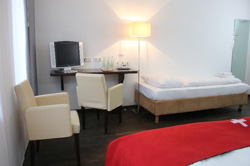 Номер Стандарт Трехместный, Helvetia Hotel Munich City Center
