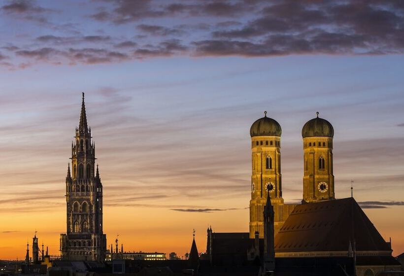 Номер Премиум Вид на Город, Holiday Inn Munich City Centre, An Ihg