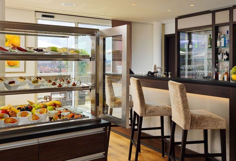 Номер Executive, Sheraton Carlton  Nuernberg