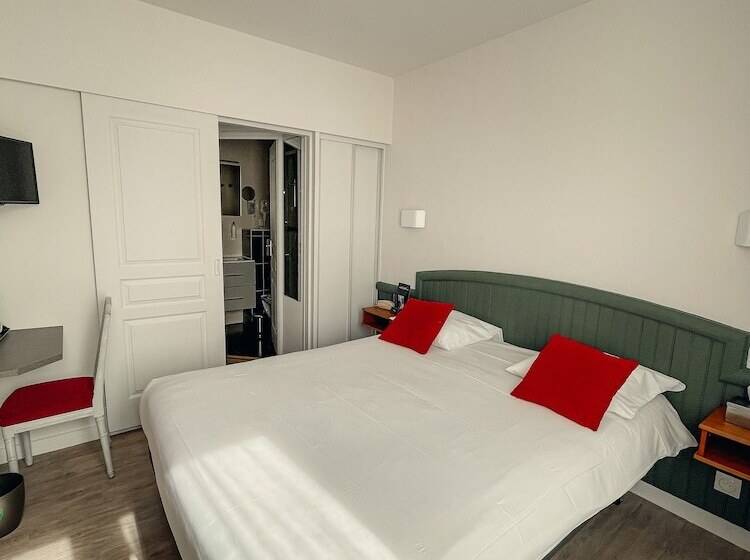 Номер Комфорт, Garden Hotel Rennes Centre Gare