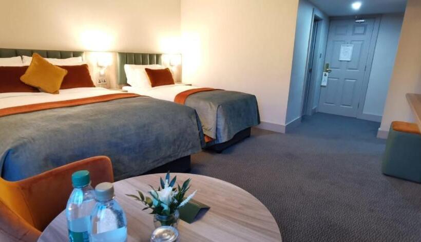 غرفة ديلوكس عائلية, Greenhills Hotel Limerick