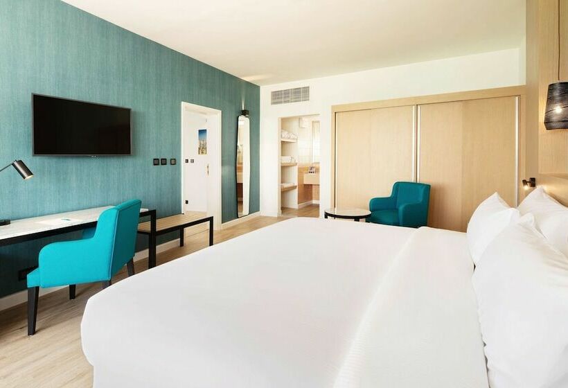 Номер Deluxe Вид на Город, Occidental Sharjah Grand