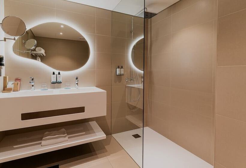 Номер Deluxe Вид на Море, Occidental Sharjah Grand