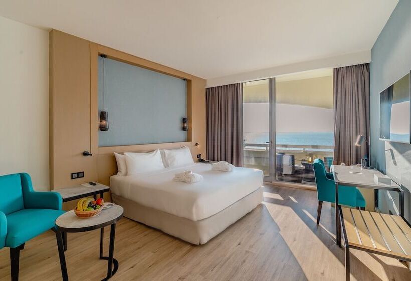 Номер Deluxe Вид на Море, Occidental Sharjah Grand
