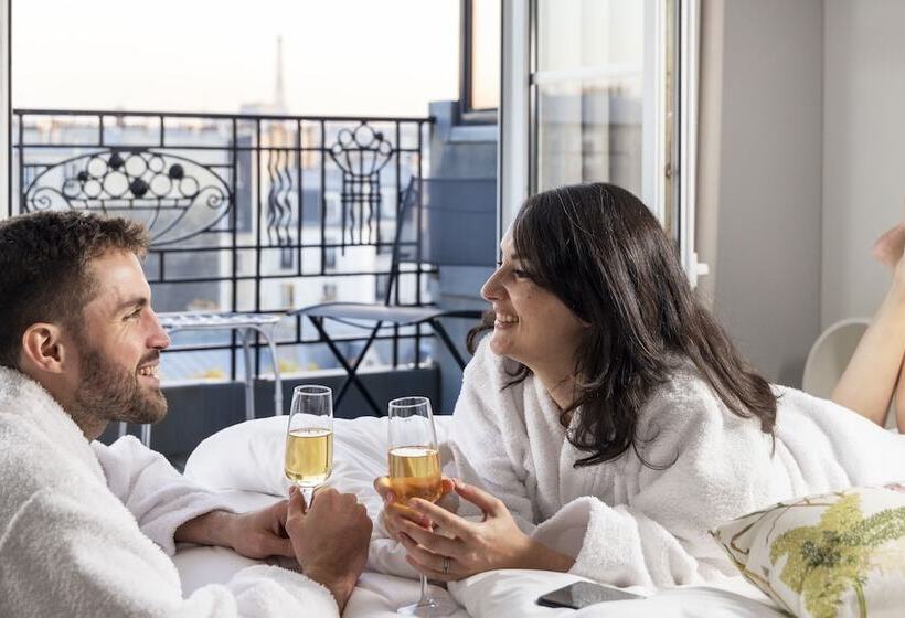 اتاق لوکس با چشم‌انداز, Hôtel De Banville