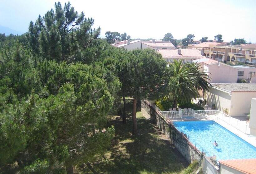 Классический Номер, Plage Des Pins