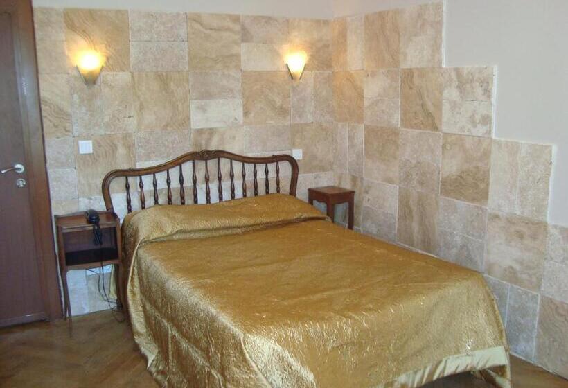 Номер Стандарт, Hôtel Le Sauvage