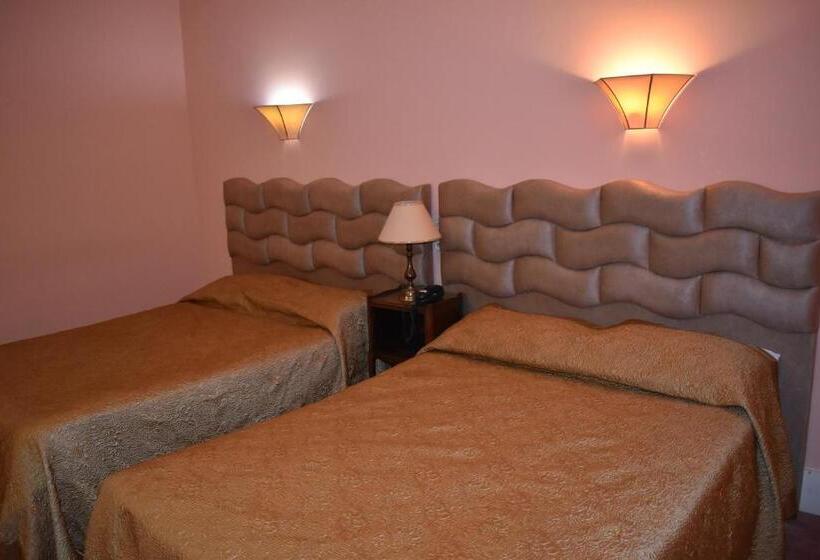 Четырехместный Номер Стандарт, Hôtel Le Sauvage