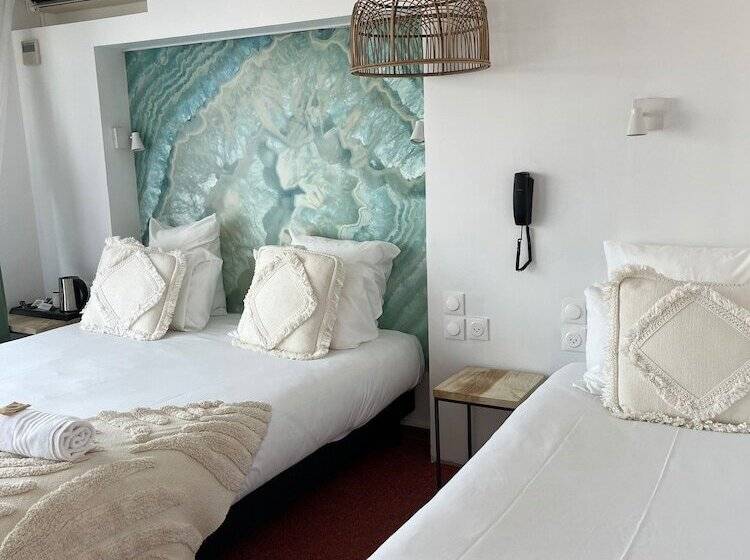 Номер Стандарт Трехместный, Hôtel Les Sables   Urban Style   By Logis Hotels