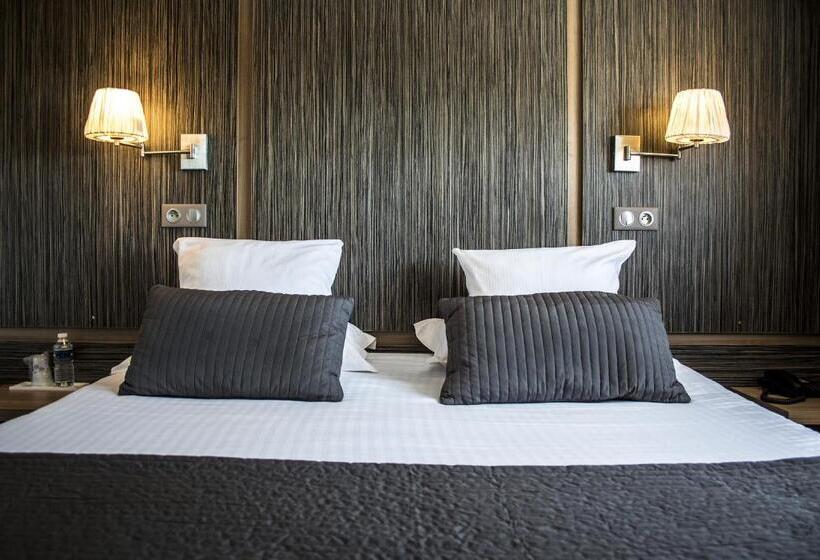 Номер Premium Вид на Бассейн, The Originals Boutique, Hôtel Neptune, Montpellier Sud