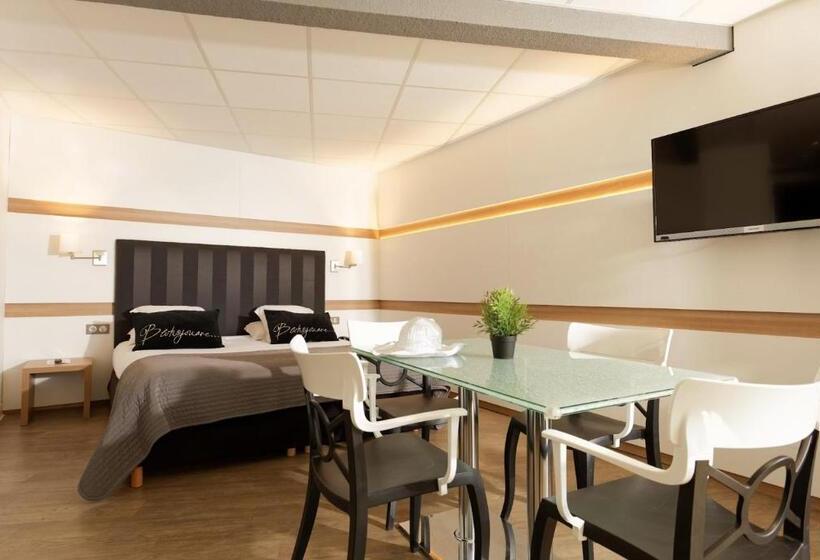 Четырехместный номер Премиум, The Originals Boutique, Hôtel Neptune, Montpellier Sud