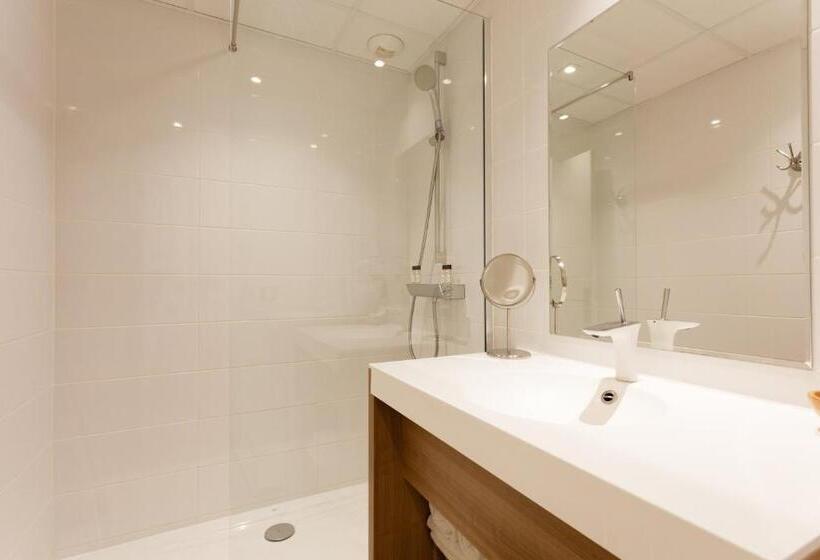 Четырехместный номер Премиум, The Originals Boutique, Hôtel Neptune, Montpellier Sud