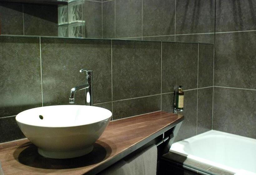 Трехместный Номер Superior, Logis Nimotel Hôtel Cosy