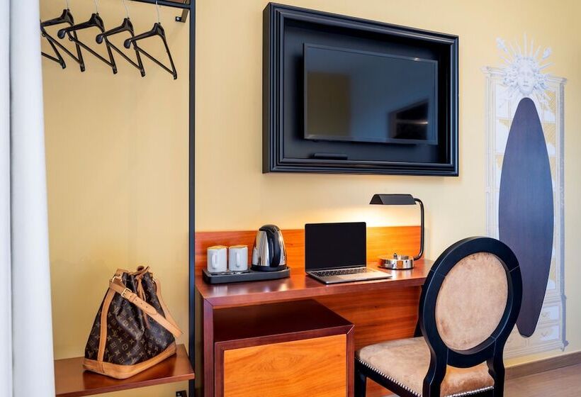 Quarto Estandar Individual, Des Lys