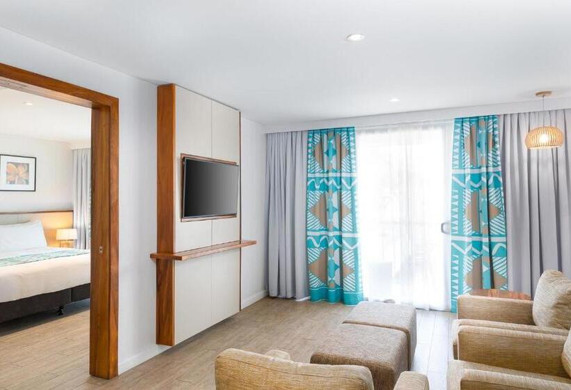 Люкс с Балконом, Holiday Inn Suva, An Ihg