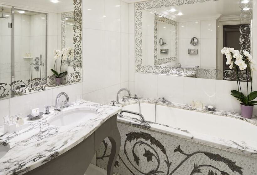 اتاق سوپریور, Plaza Athenee  Dorchester Collection