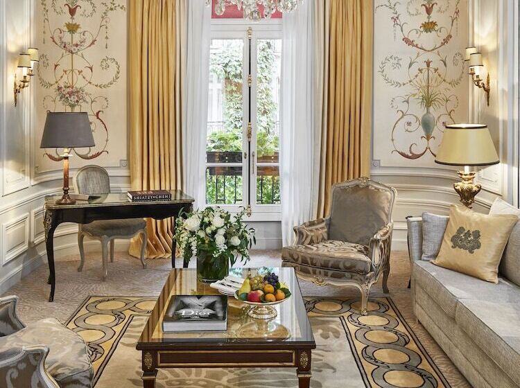 سوییت لوکس, Plaza Athenee  Dorchester Collection