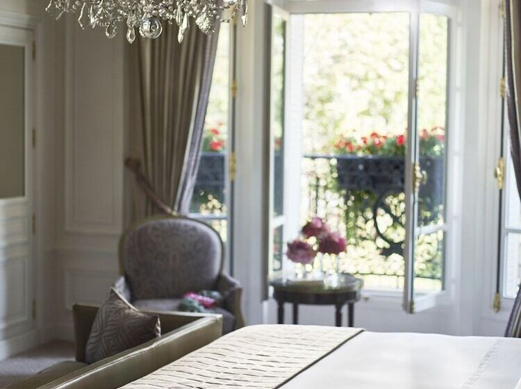 سوییت پرستیژ, Plaza Athenee  Dorchester Collection