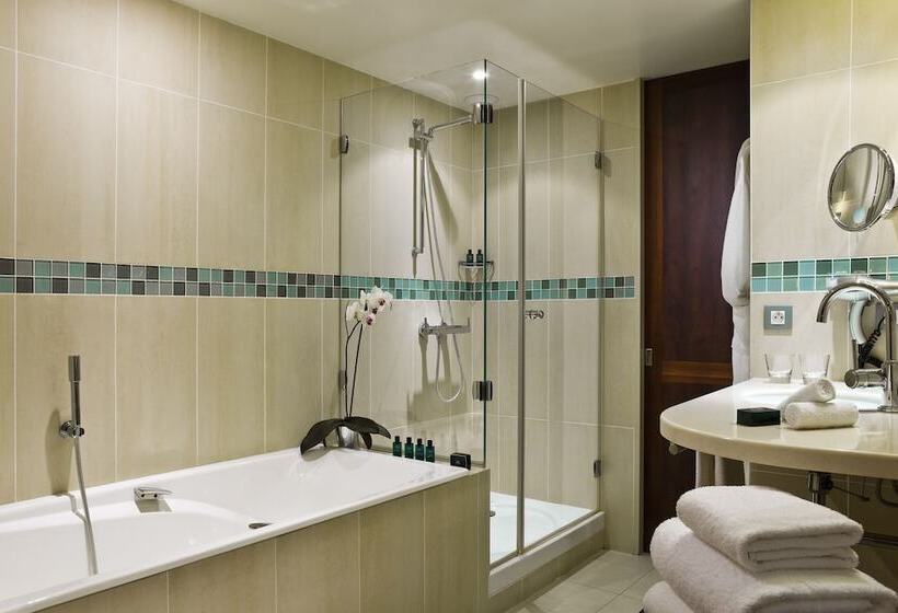 Номер Deluxe с Видом, Sofitel Marseille Vieux Port