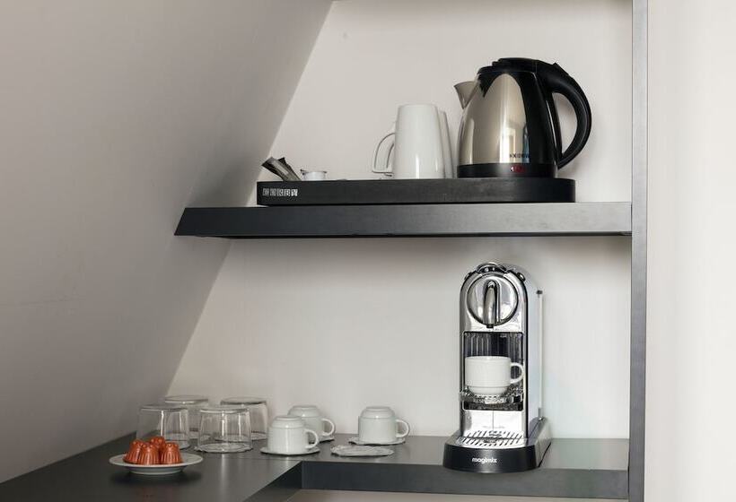 スタンダード４人部屋, Yllen Eiffel