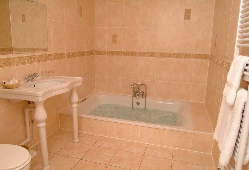 Номер Стандарт, Esseborne Manor