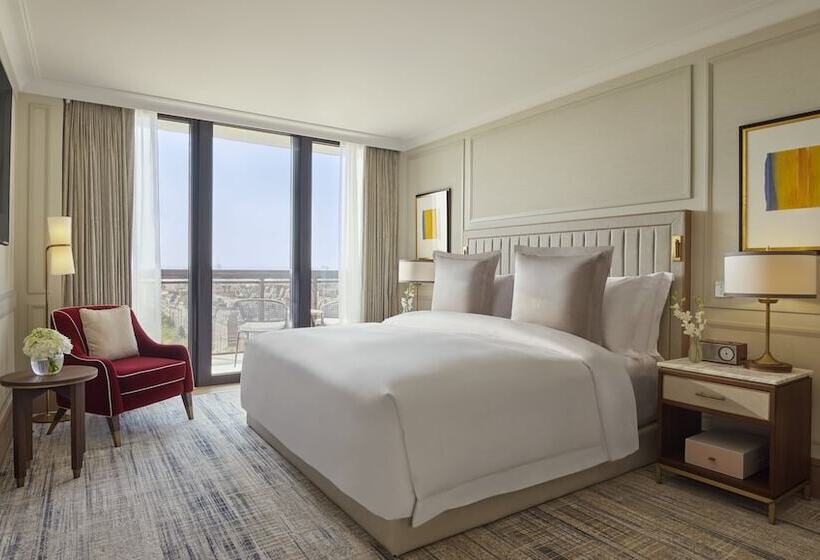 Люкс Повышенной Комфортности, Jumeirah Carlton Tower London