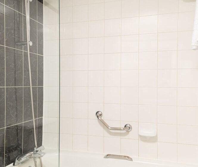 Номер Стандарт, Hilton London Olympia