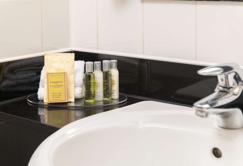 Номер Deluxe, Hilton London Olympia