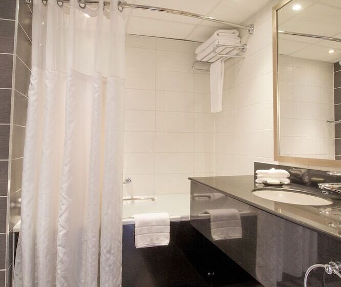 Полулюкс, Hilton London Olympia