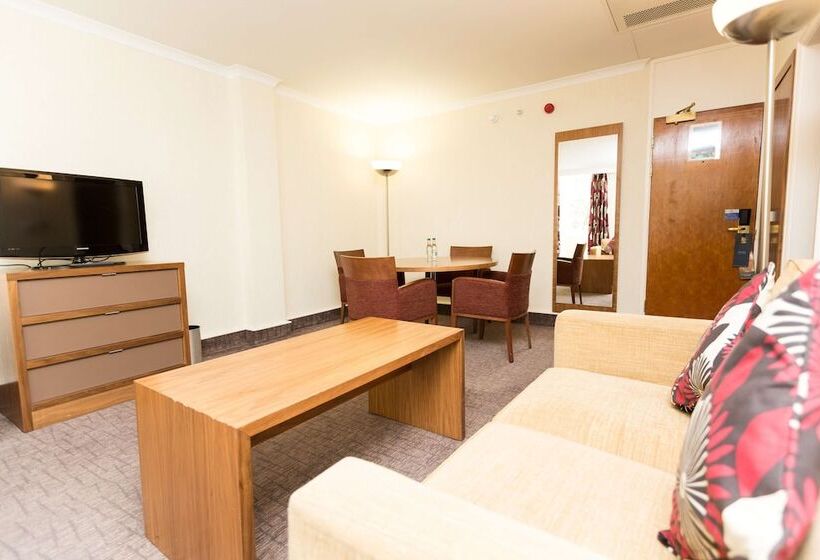Люкс Повышенной Комфортности, Hilton London Olympia