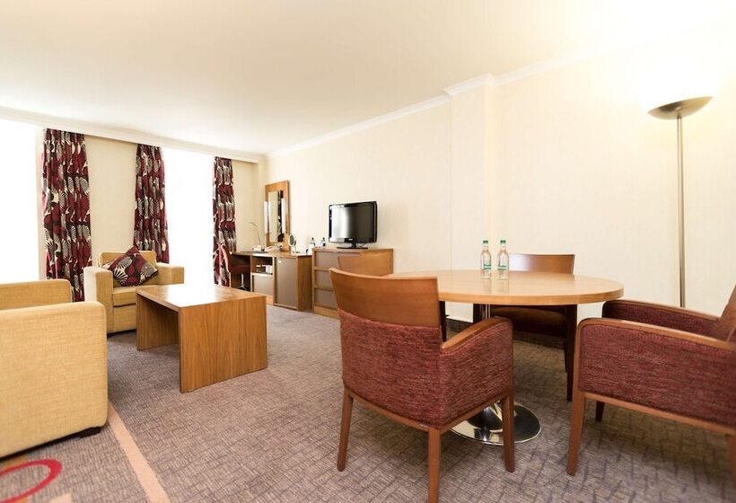 Люкс Повышенной Комфортности, Hilton London Olympia