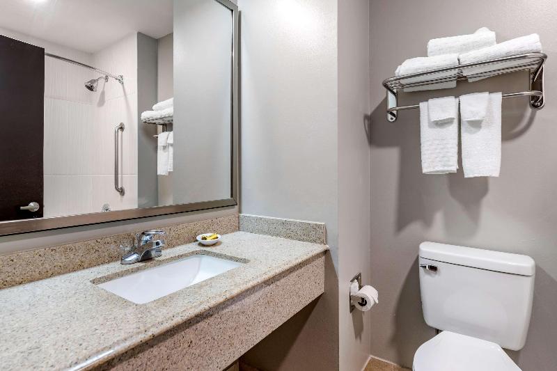 Номер Deluxe, Hilton London Olympia