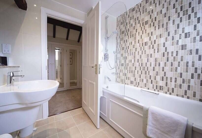 Номер Стандарт, Macdonald Alveston Manor Hotel & Spa