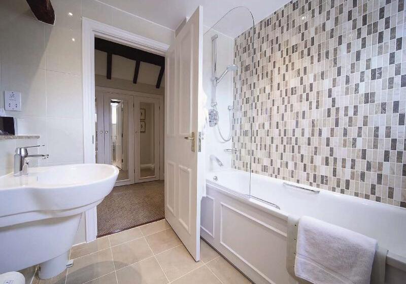 Люкс Повышенной Комфортности, Macdonald Alveston Manor Hotel & Spa