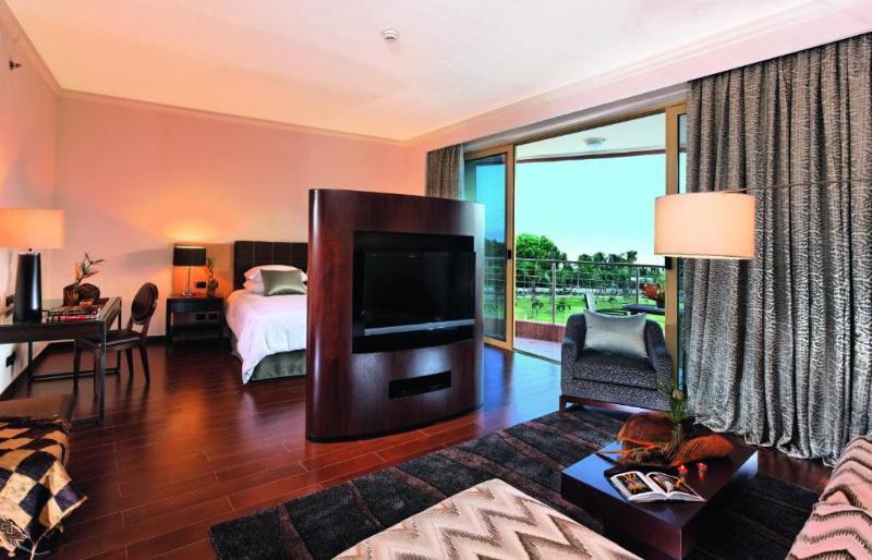 디럭스 스위트, Mövenpick Ambassador Hotel Accra