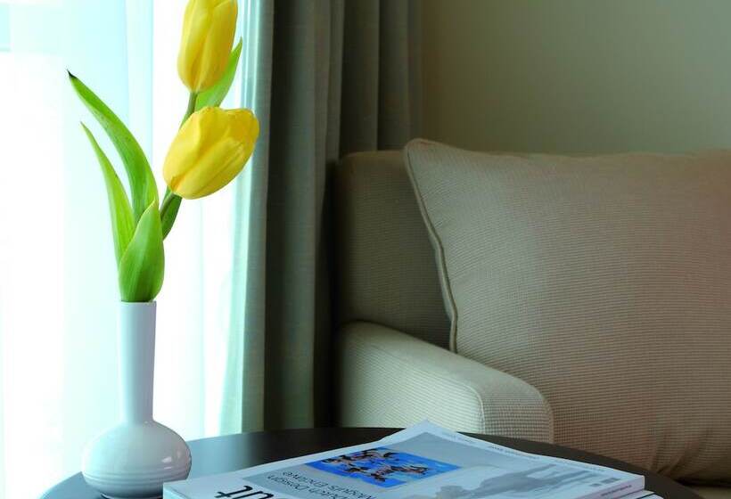 수피리어 룸, Mövenpick Ambassador Hotel Accra