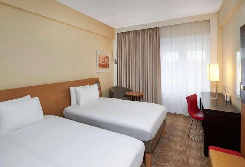 Номер Superior, Novotel London West