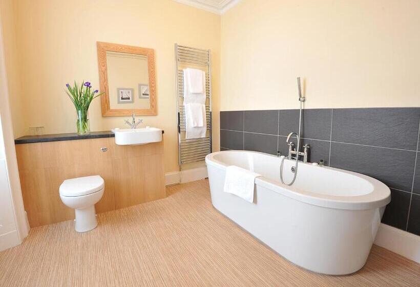 اتاق استاندارد با تخت بزرگ, The Royal Hotel Cromarty