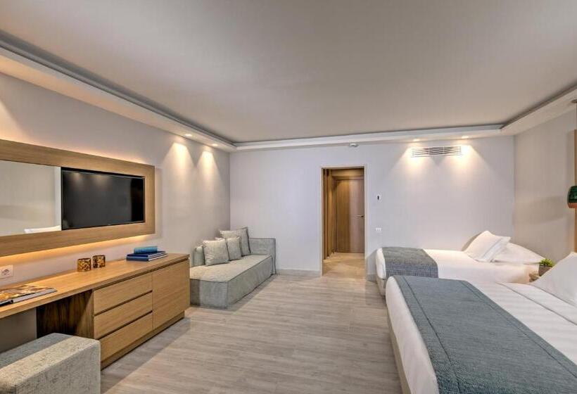 Семейный Номер, Amada Colossos Resort