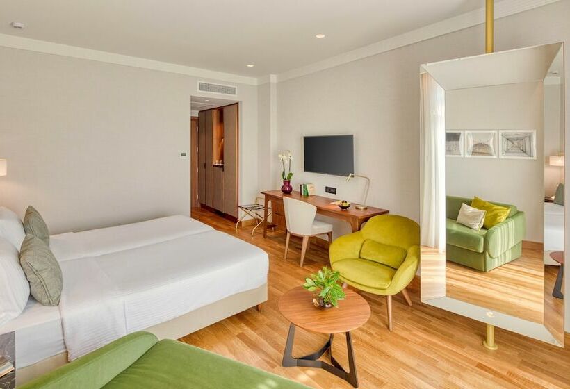 高级三人间, Electra Palace Thessaloniki
