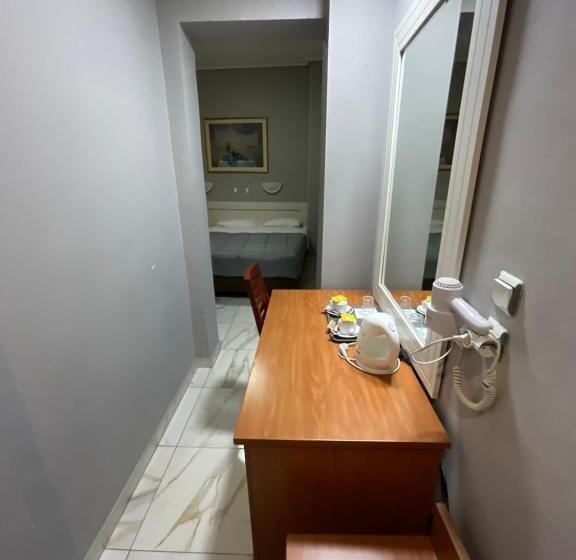 Номер Economy, Piraeus Acropole