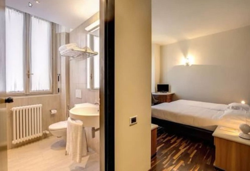 Camera Standard, Albergo Firenze