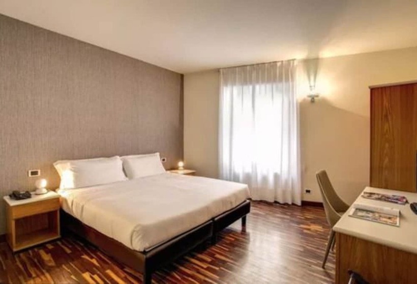 اتاق استاندارد سه نفره, Albergo Firenze