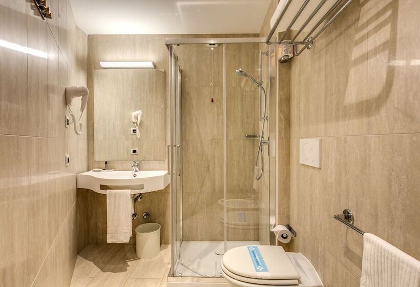 اتاق استاندارد سه نفره, Albergo Firenze