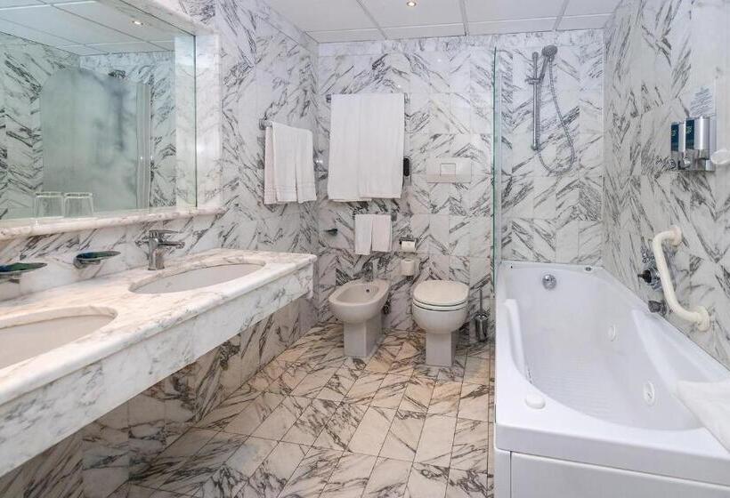 سوییت جونیور, Four Points By Sheraton Catania