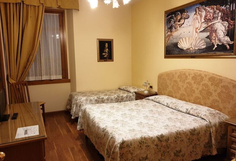 Трехместный Номер Классика, La Rosa